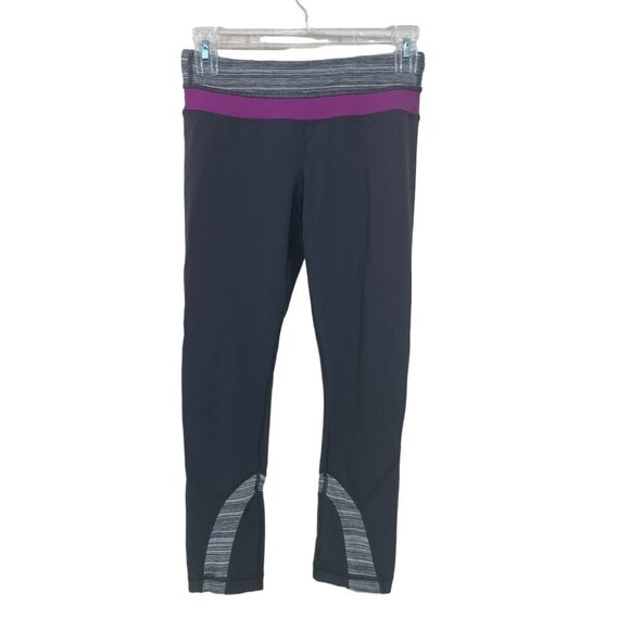 Lululemon Leggings Size 4 Cropped Purple Zip‎ Back Pocket - Picture 1 of 7